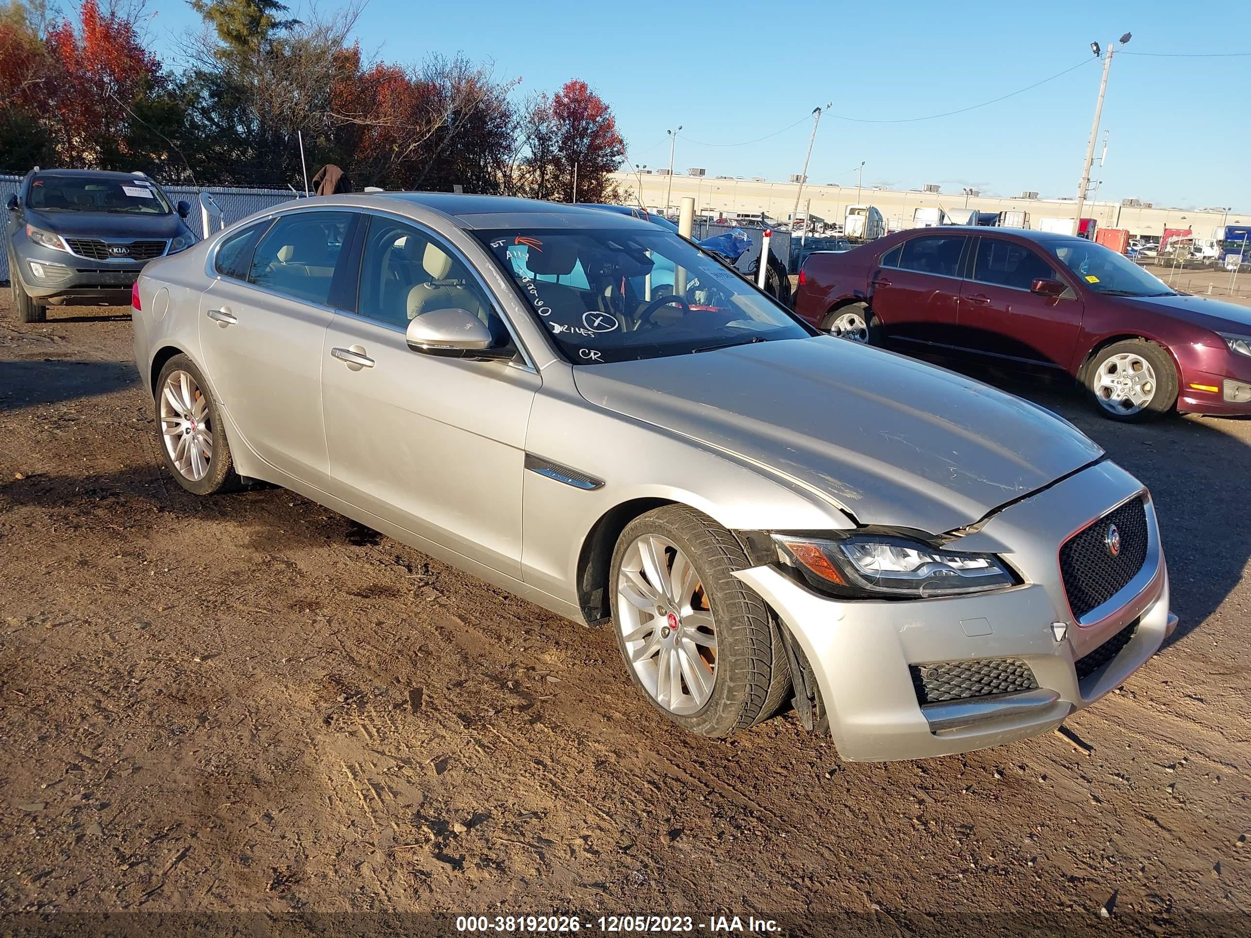 JAGUAR XF 2016 sajbk4bv2gcy22960