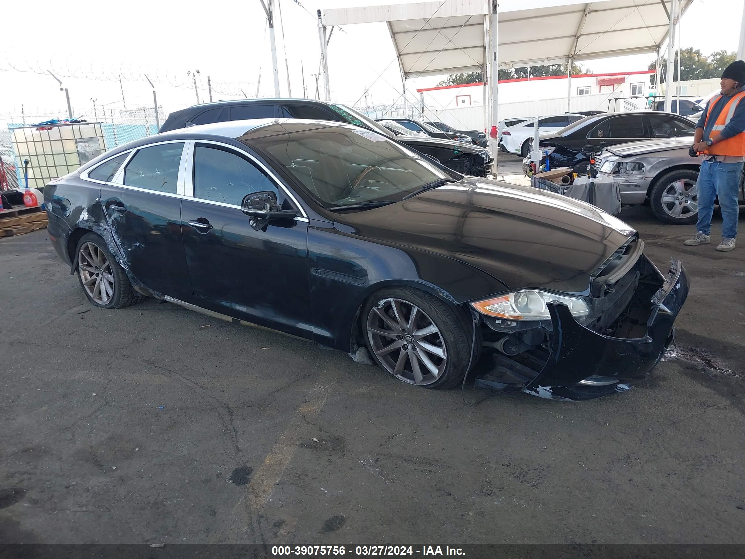 JAGUAR XJ 2013 sajwa1c7xd8v52409