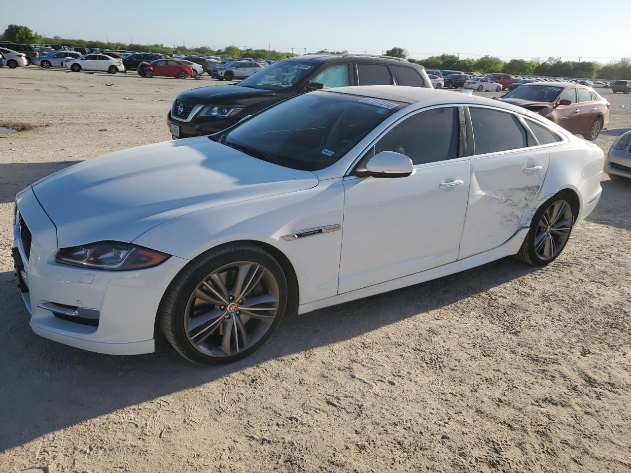 JAGUAR XJ 2016 sajwa1ce6gmw02068