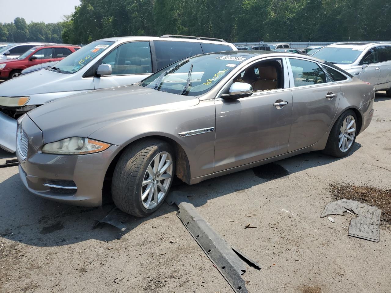 JAGUAR XJ 2011 sajwa1cz8f8v81654