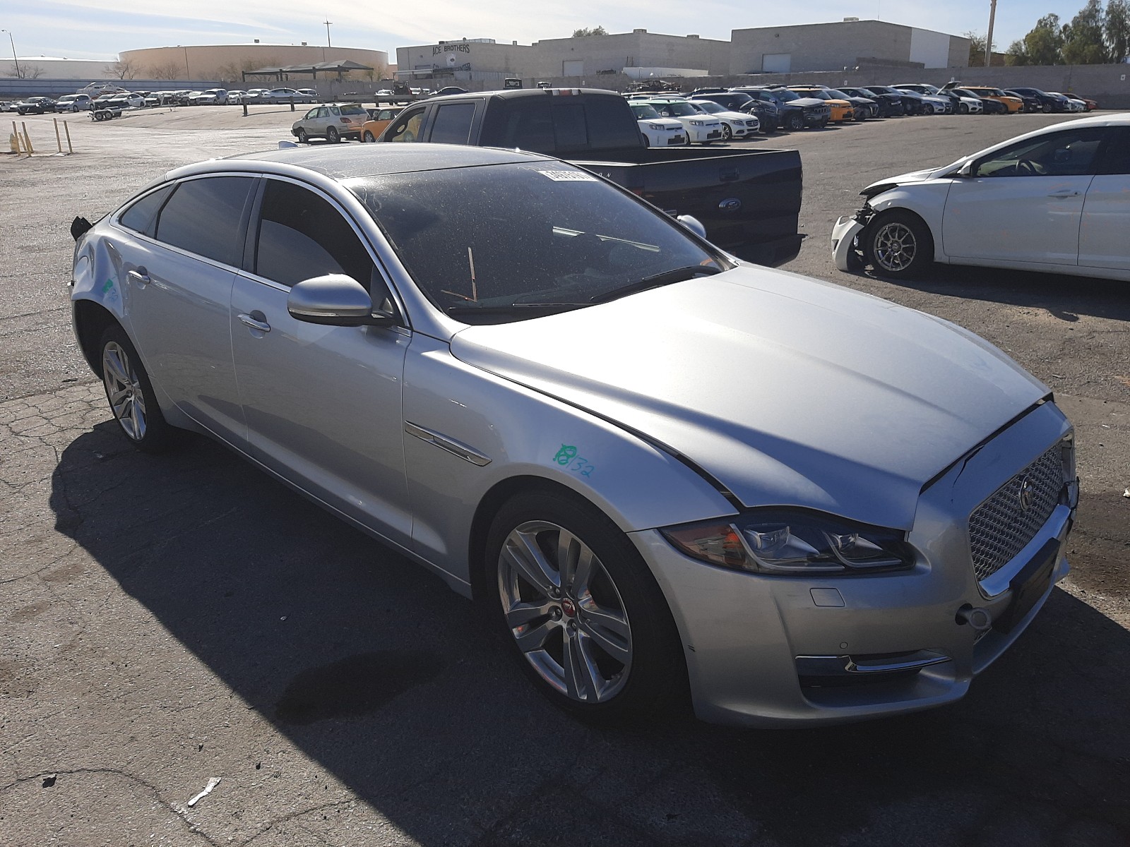 JAGUAR XJL PORTFO 2016 sajwa2g79g8w02351