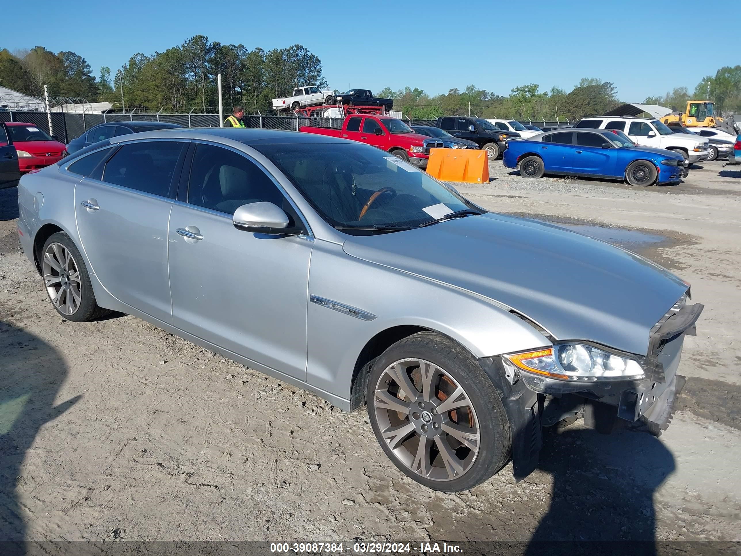 JAGUAR XJ 2012 sajwa2gb0clv28667