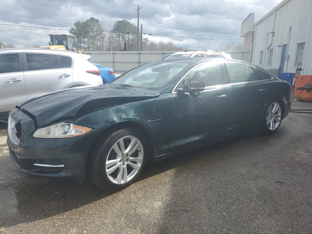 JAGUAR XJ 2011 sajwa2gb2blv01811