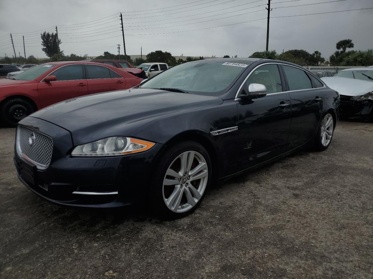 JAGUAR XJ 2012 sajwa2gb3clv28968