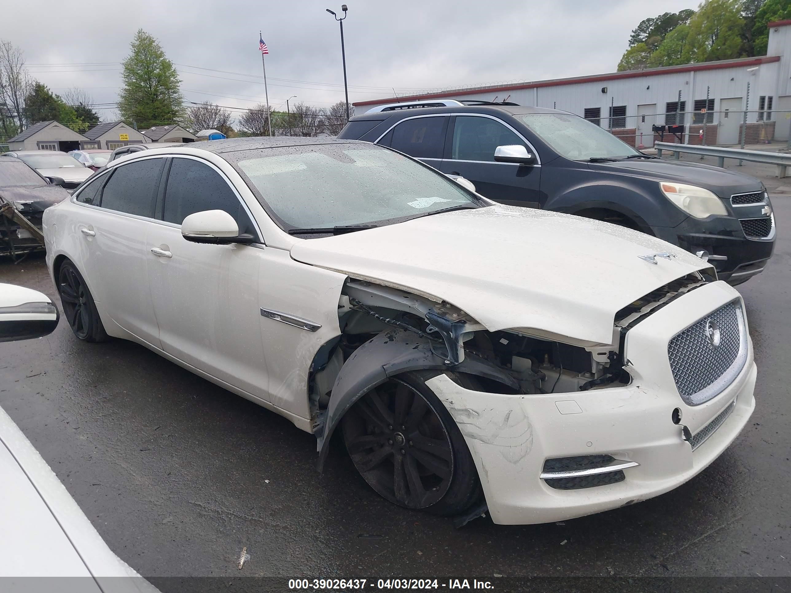 JAGUAR XJ 2011 sajwa2gb5blv01639