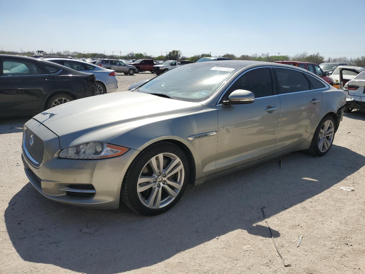 JAGUAR XJ 2013 sajwa2gb5dlv40718