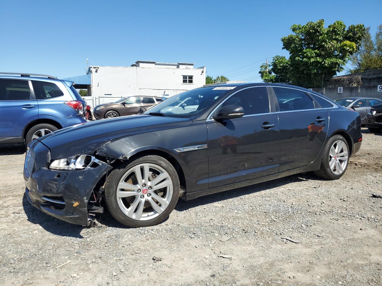 JAGUAR XJ 2014 sajwa2gz0e8v72011