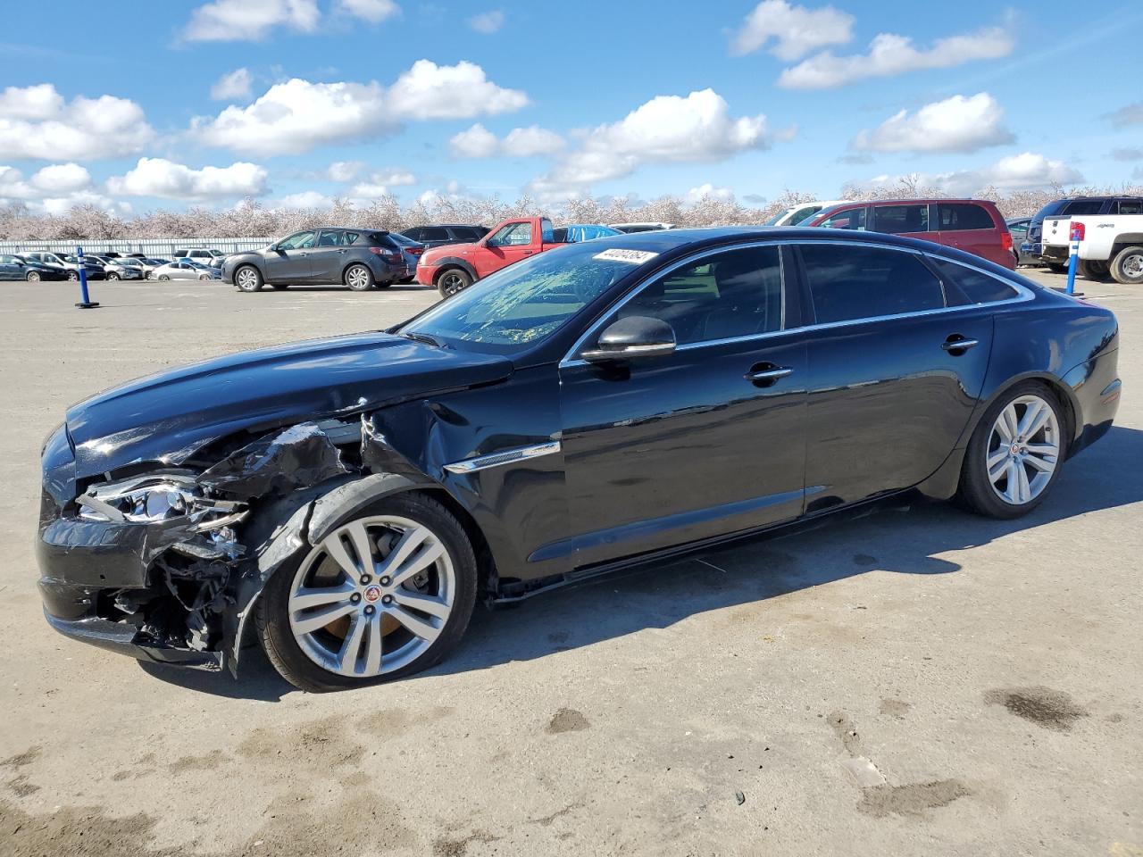 JAGUAR XJ 2015 sajwa2gz8f8v83548