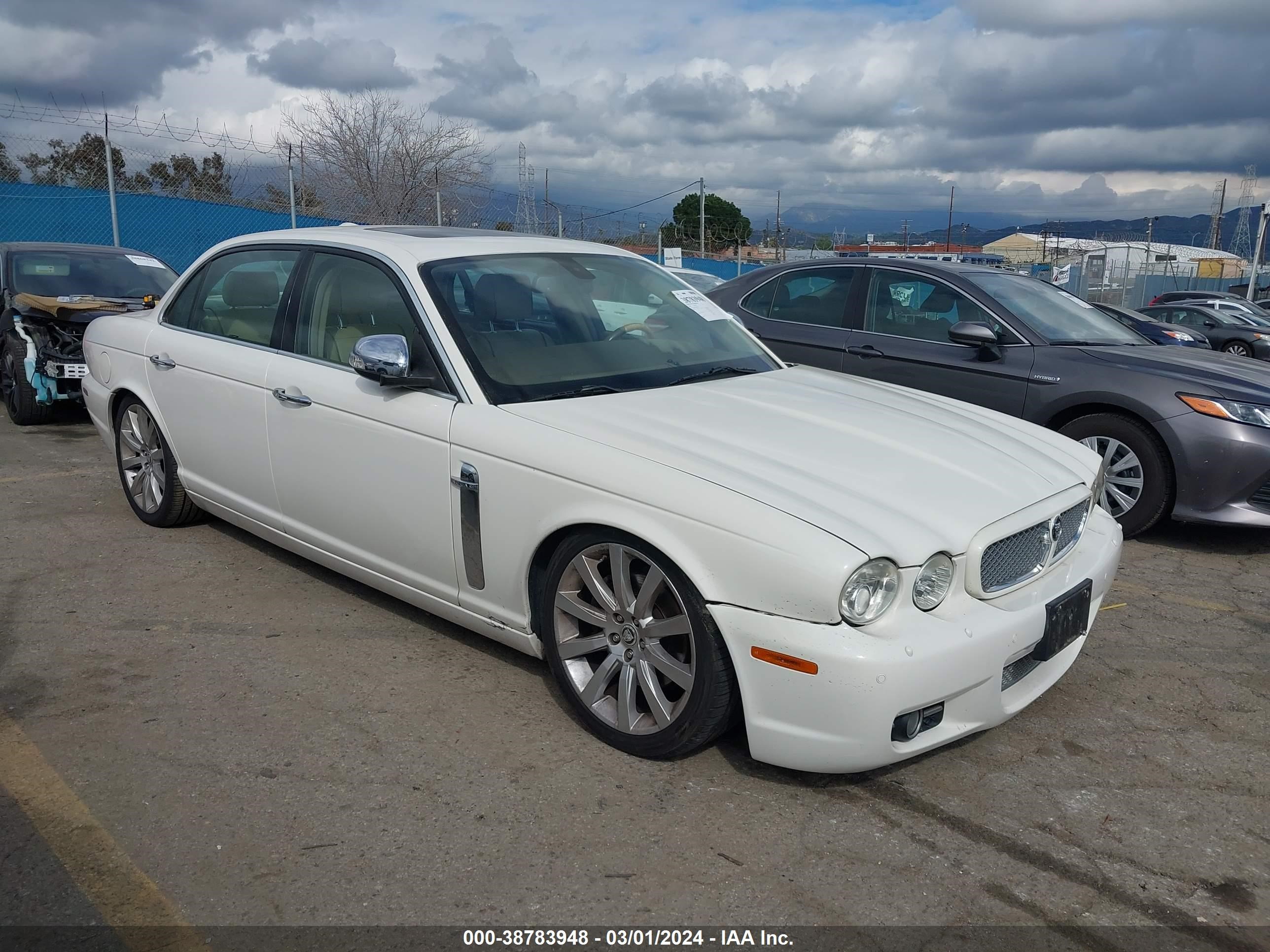 JAGUAR XJ 2008 sajwa82b38sh28257