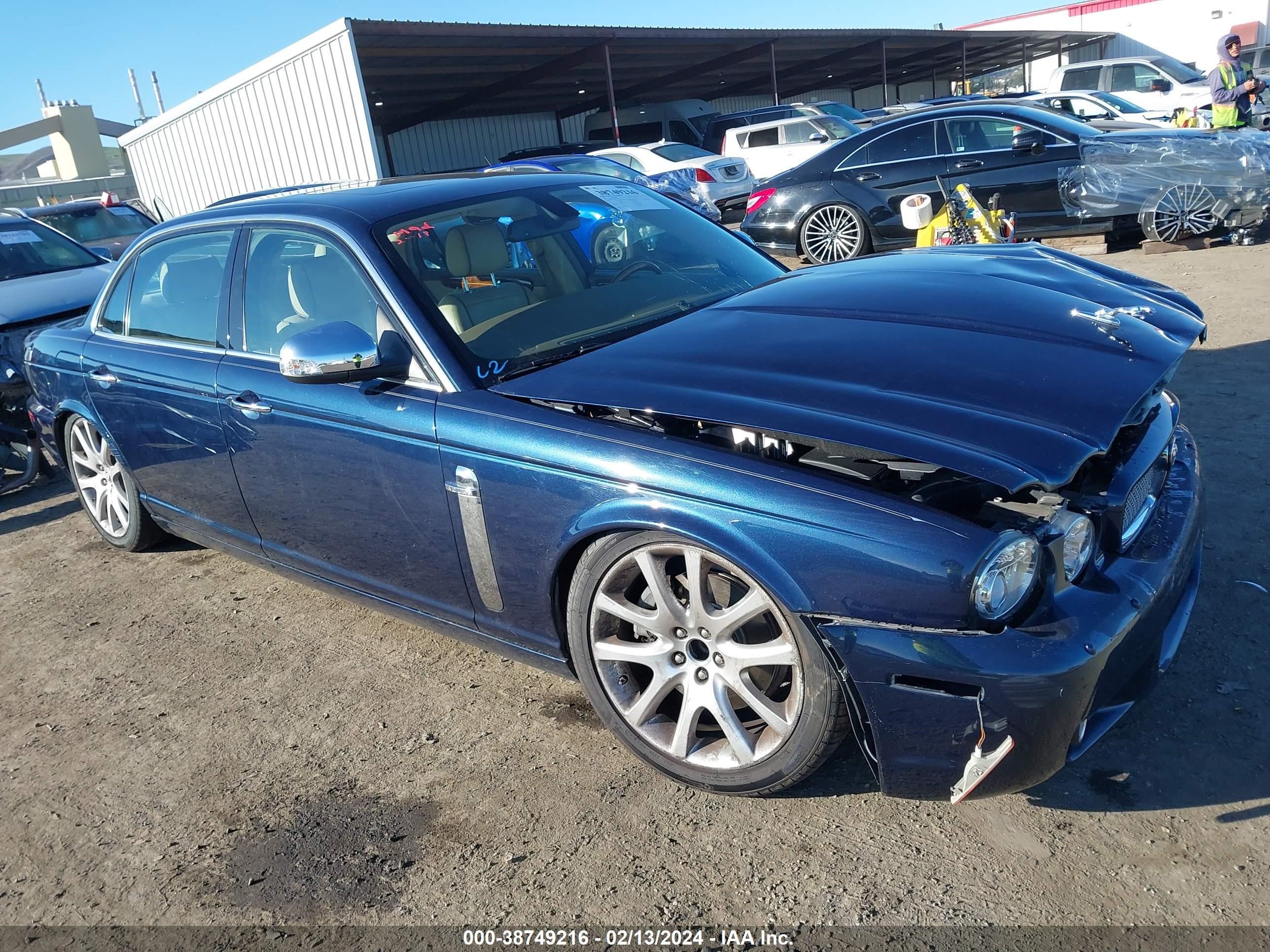 JAGUAR XJ 2008 sajwa82b68sh19942