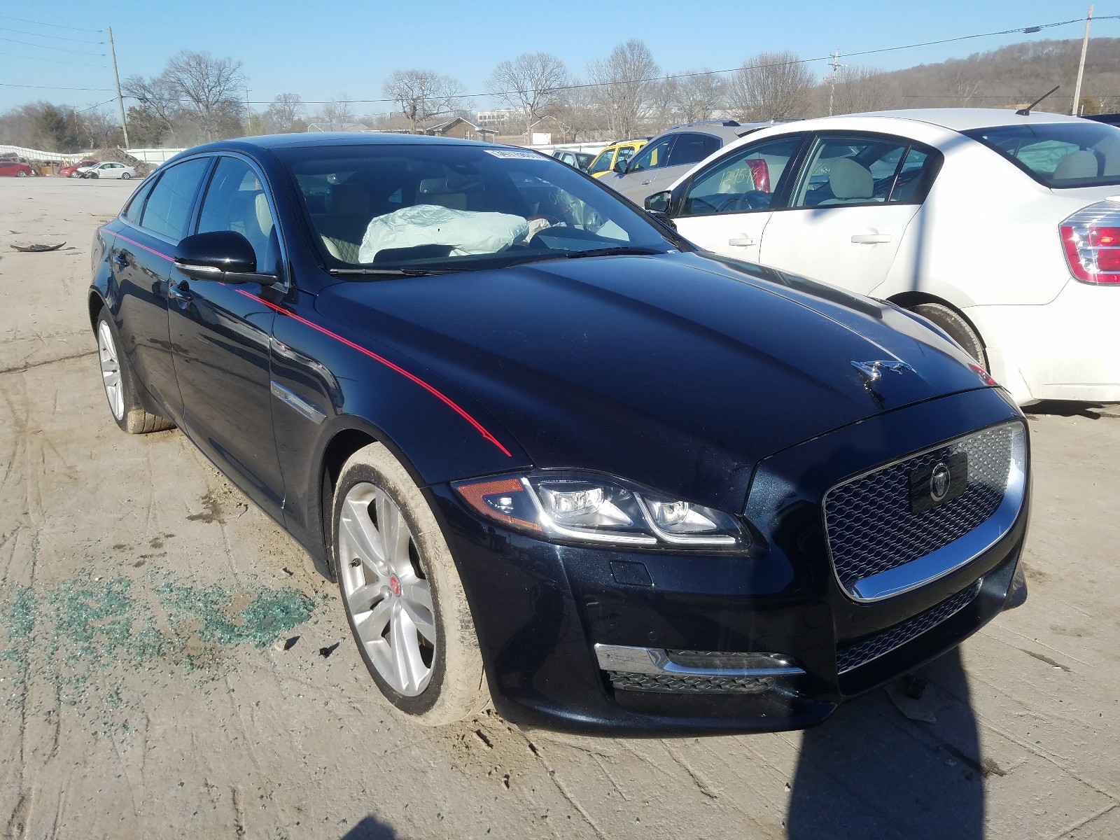 JAGUAR XJL PORTFO 2017 sajwj2gd0h8w07140