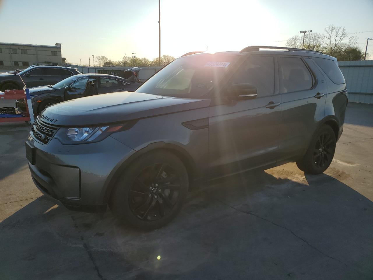 LAND-ROVER DISCOVERY 2018 salrg2rv8ja051828