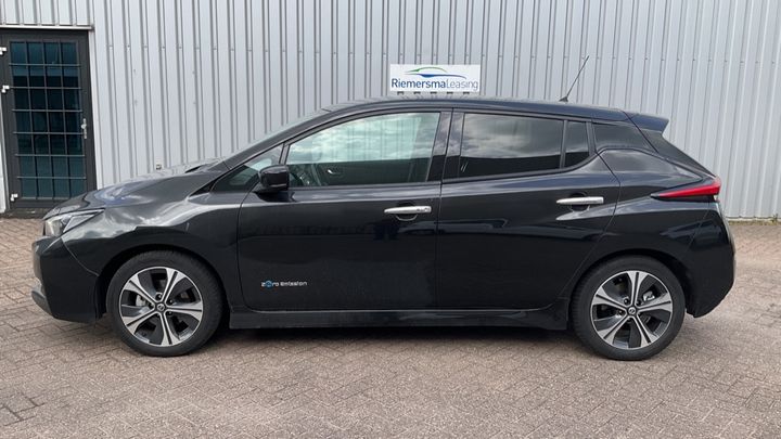 NISSAN LEAF 2018 sjnfaaze1u0007367