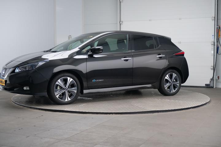 NISSAN LEAF 2018 sjnfaaze1u0011874