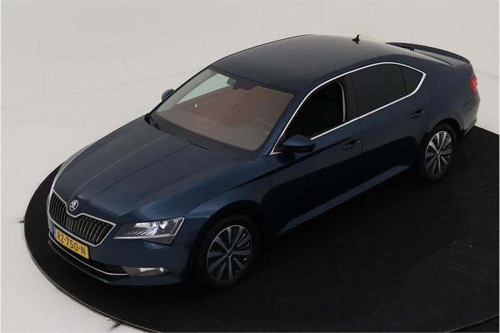 SKODA SUPERB 2018 tmbag9np4j7568612