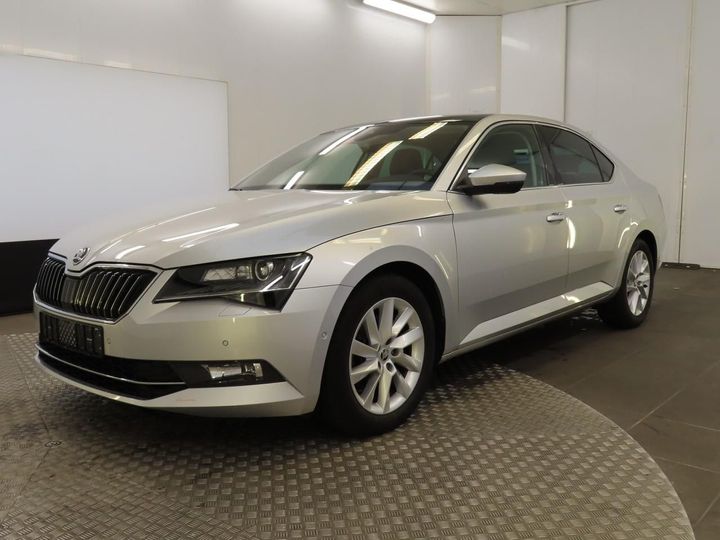 SKODA SUPERB 2019 tmbah9np2k7039433