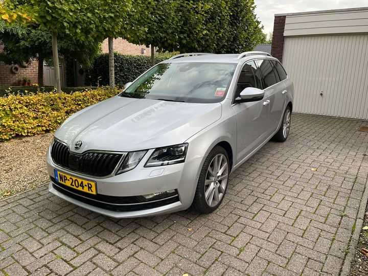 SKODA OCTAVIA 2017 tmbjg9ne1j0026004