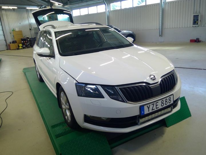 SKODA OCTAVIA 2017 tmbjg9ne3j0213020