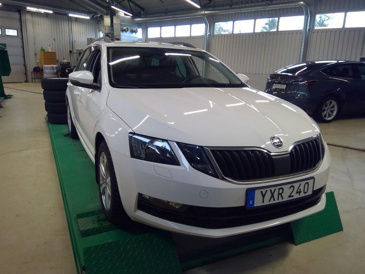 SKODA OCTAVIA 2017 tmbjg9ne7j0182550