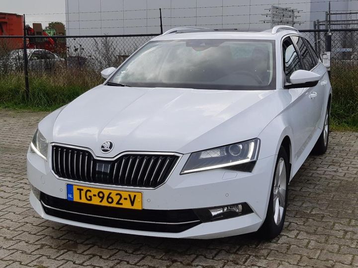 SKODA SUPERB 2018 tmbjg9npxj7606179