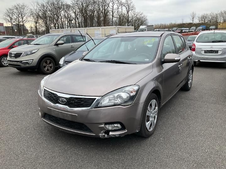 KIA CEED HATCHBACK 2017 u5yhc516aal207549