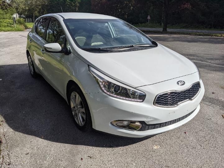 KIA CEED HATCHBACK 2015 u5yhn516ael136112