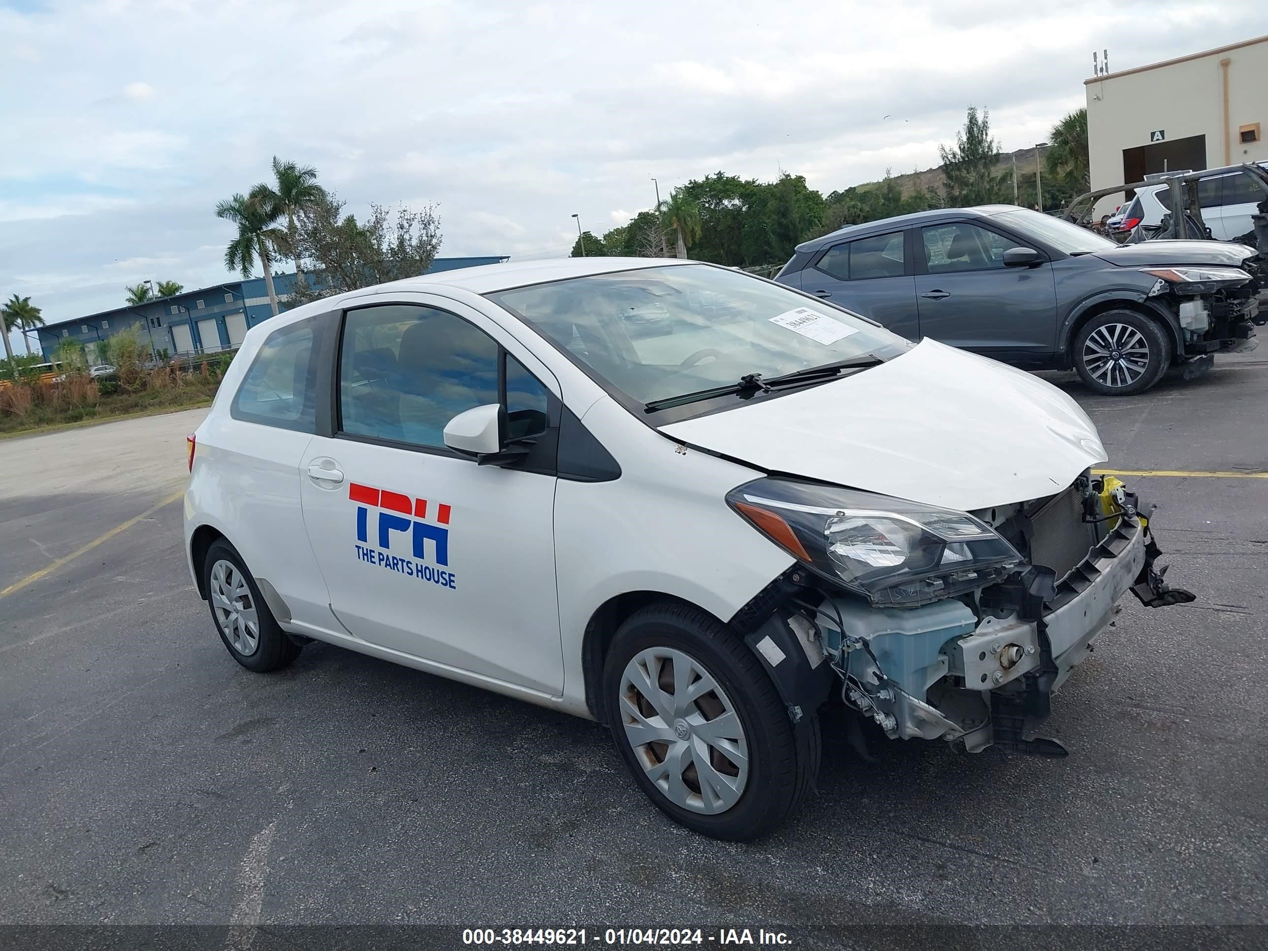 TOYOTA YARIS 2018 vnkjtud34ja090859