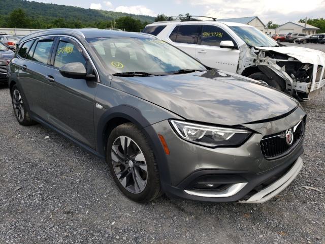 BUICK REGAL TOUR 2018 w04gu8sxxj1147363