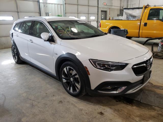 BUICK REGAL TOUR 2018 w04gv8sx4j1132113