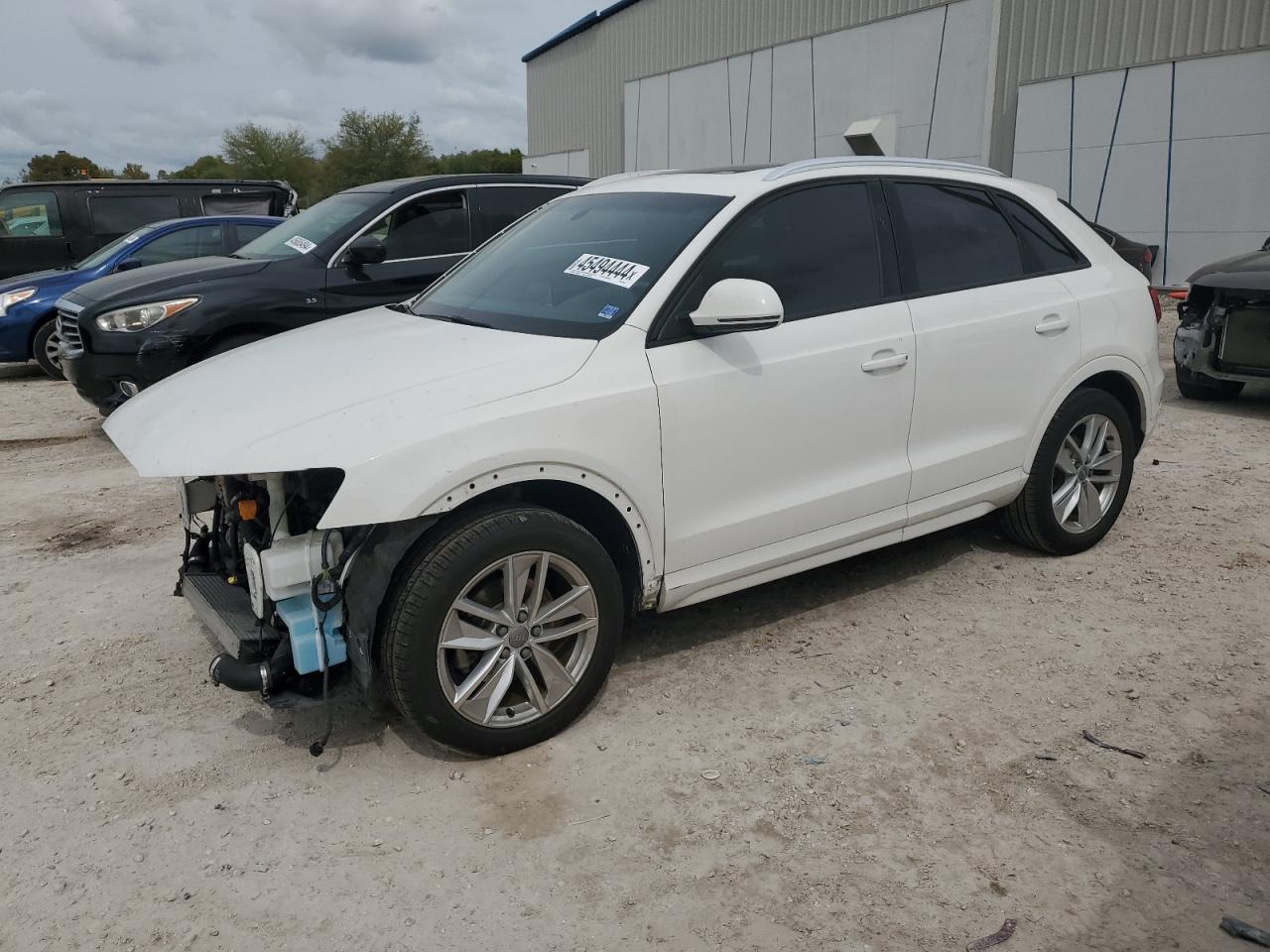 AUDI Q3 2017 wa1bccfs3hr010128