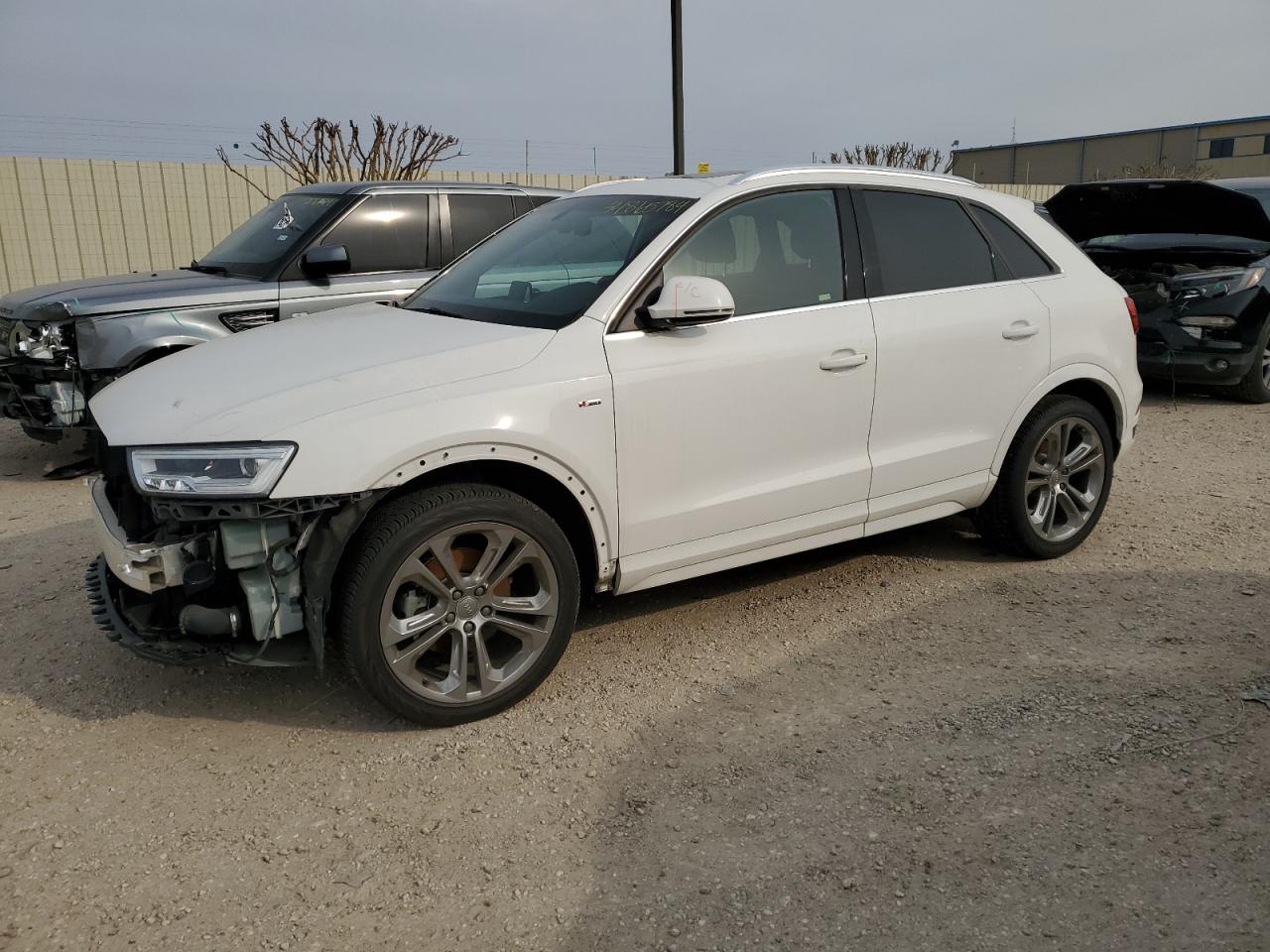 AUDI Q3 2017 wa1fccfsxhr017708