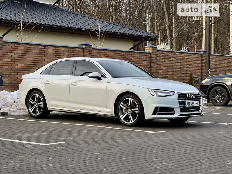 AUDI A4 2018 wauenaf43ja089921