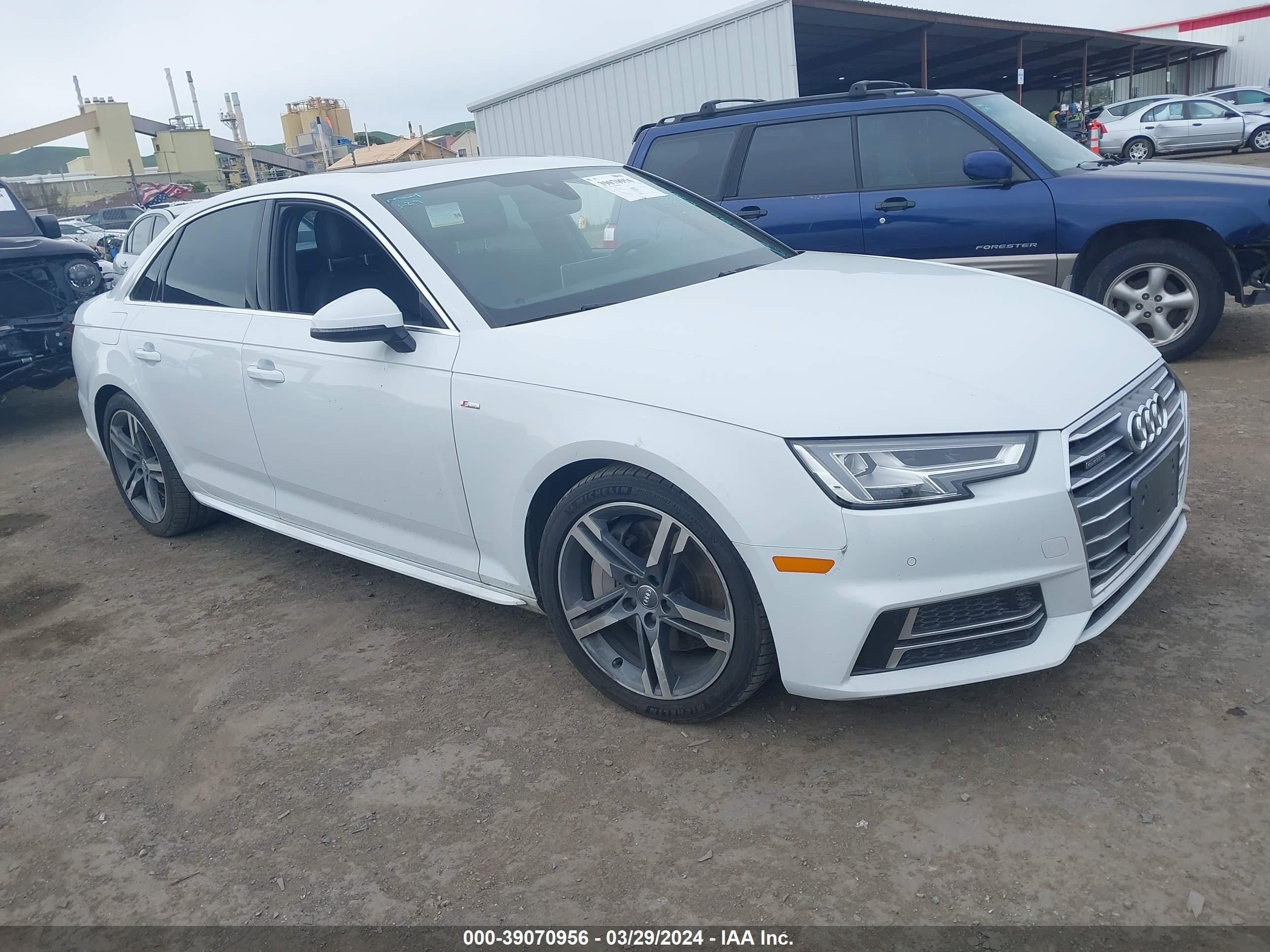 AUDI A4 2018 wauenbf4xja098198