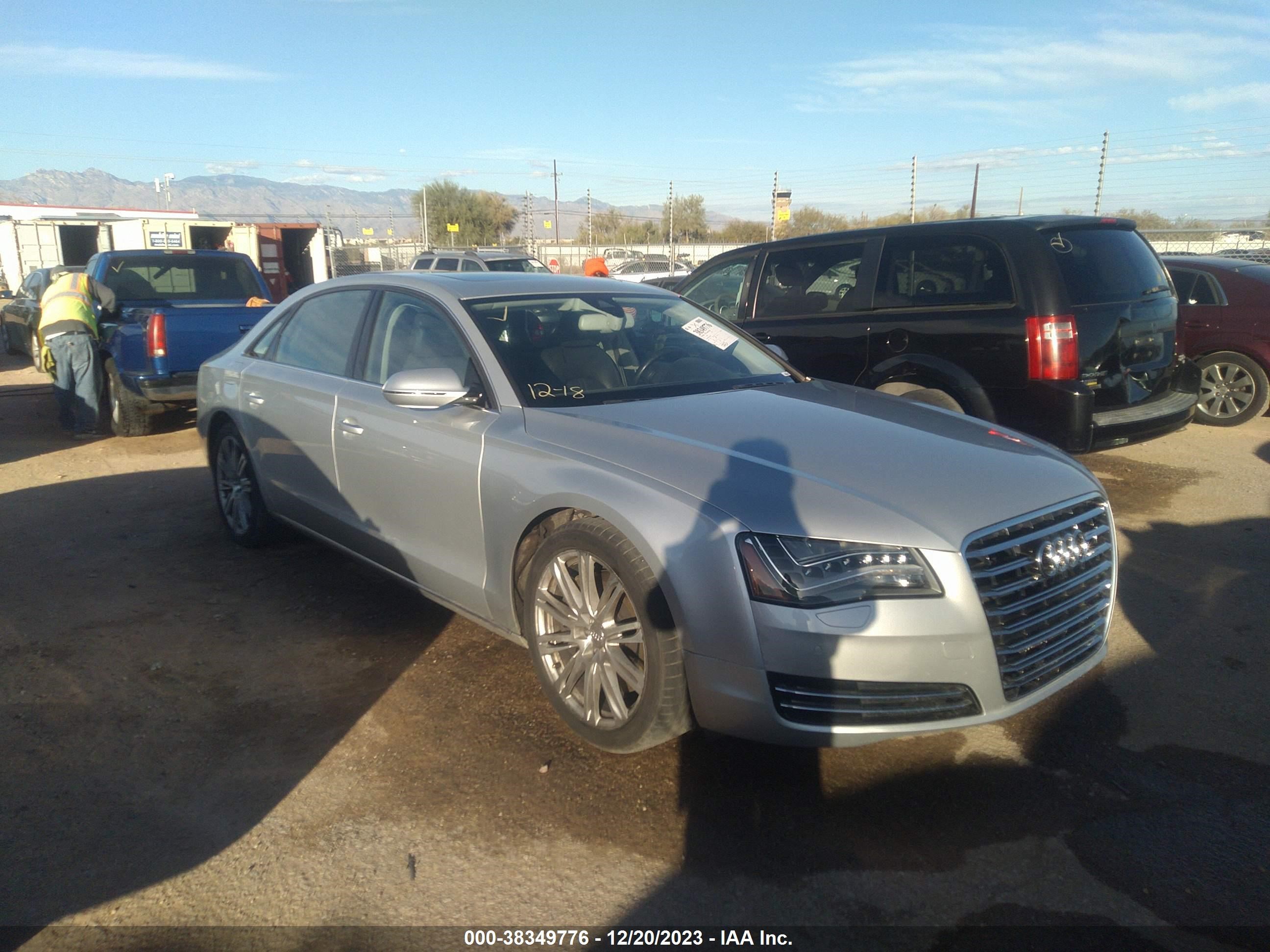 AUDI A8 2012 waurvafdxcn020687