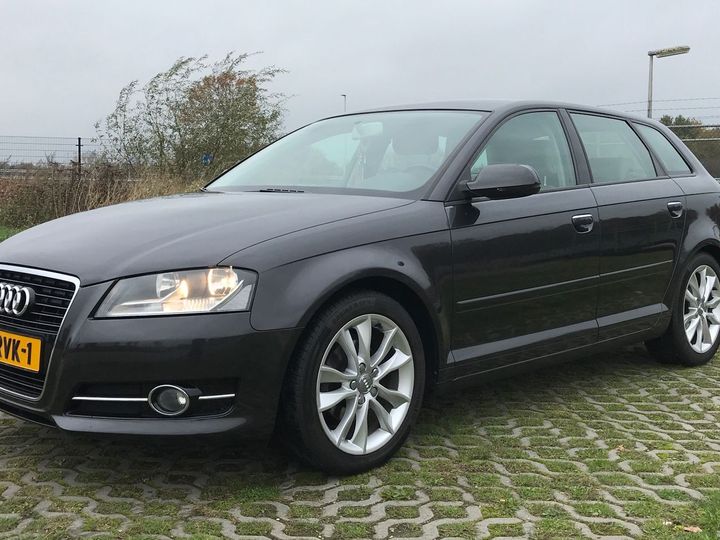 AUDI A3 SPORTBACK 2011 wauzzz8p9ca019998