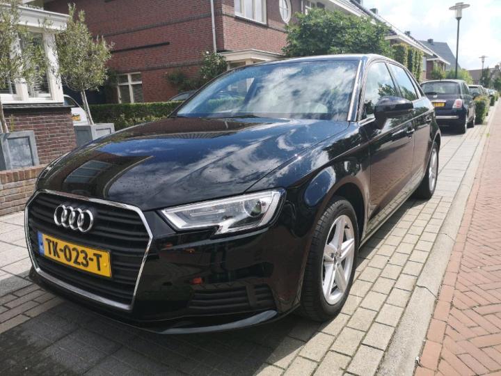 AUDI A3 SPORTBACK 2018 wauzzz8v0ja150491