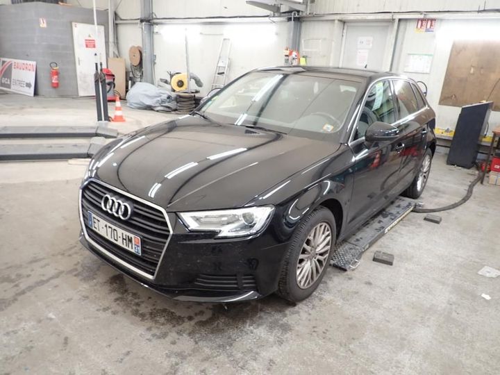 AUDI A3 SPORTBACK 2018 wauzzz8v1ja070522