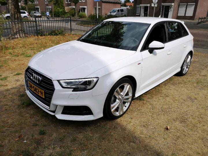 AUDI A3 SPORTBACK 2018 wauzzz8v1ja105544