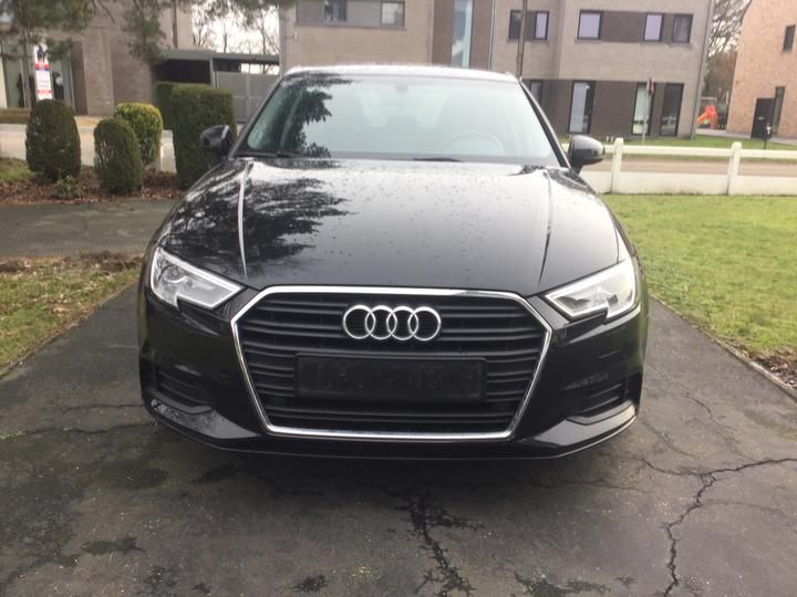 AUDI A3 SALOON 2018 wauzzz8v2j1079620