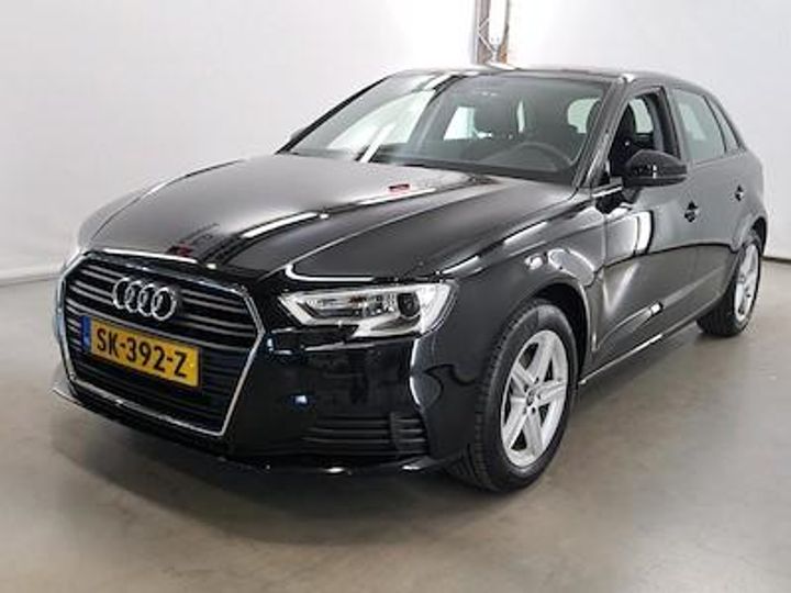 AUDI A3 SPORTBACK 2018 wauzzz8v2ja113152