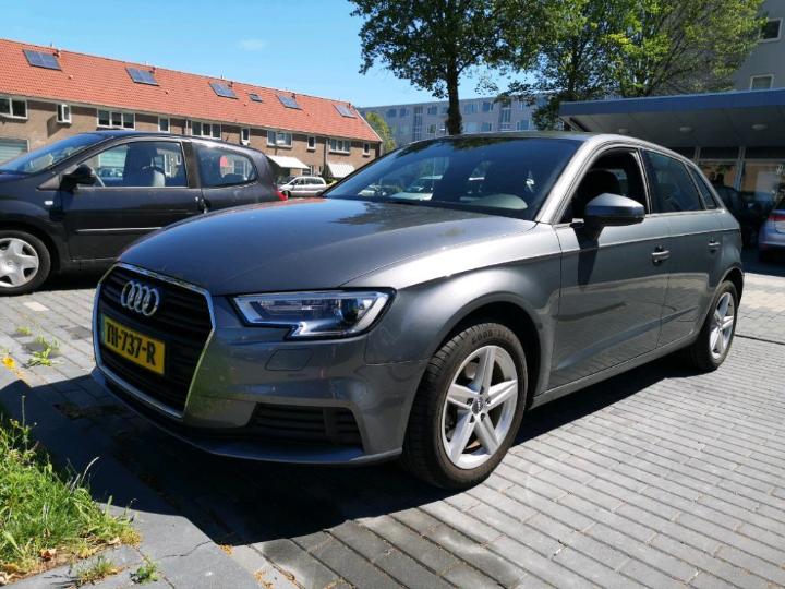 AUDI A3 SPORTBACK 2018 wauzzz8v2ja150556