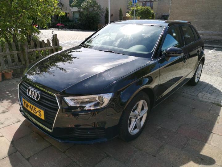 AUDI A3 SPORTBACK 2018 wauzzz8v2ja150735