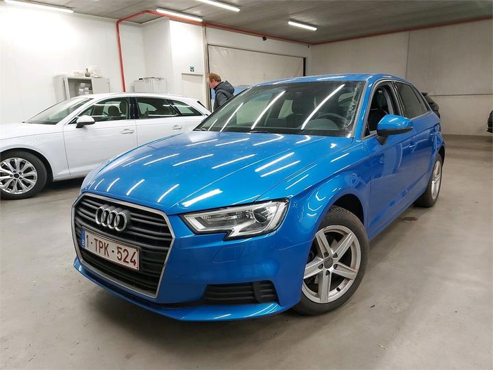 AUDI A3 SPORTBACK 2018 wauzzz8v3ja074216