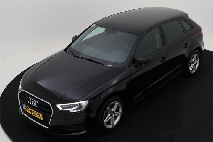 AUDI A3 SPORTBACK 2018 wauzzz8v3ja103942