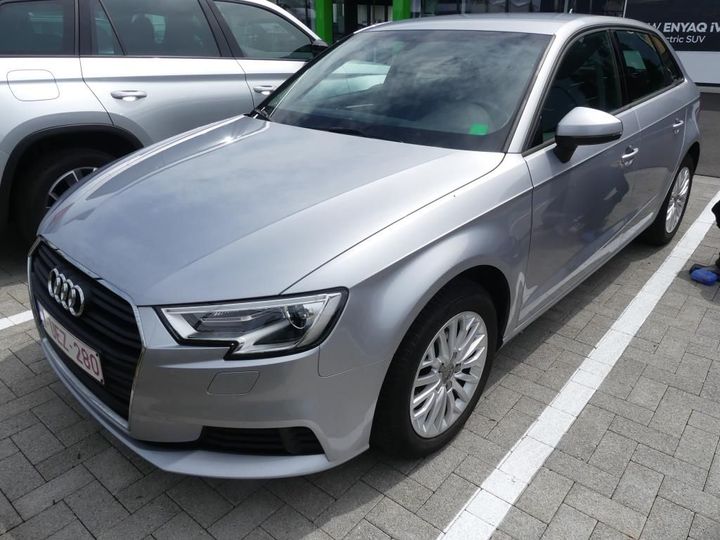 AUDI A3 SPORTBACK 2018 wauzzz8v4ja115596