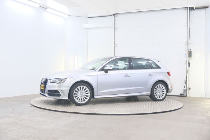 AUDI A3 SPORTBACK 2016 wauzzz8v5fa104727