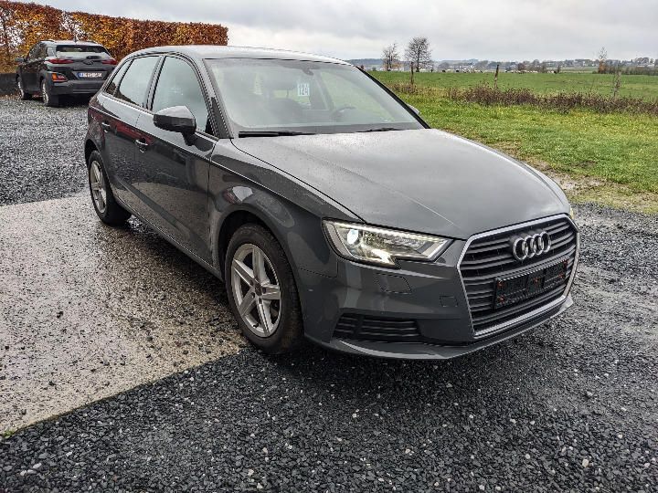 AUDI A3 SPORTBACK 2018 wauzzz8v5ja105711