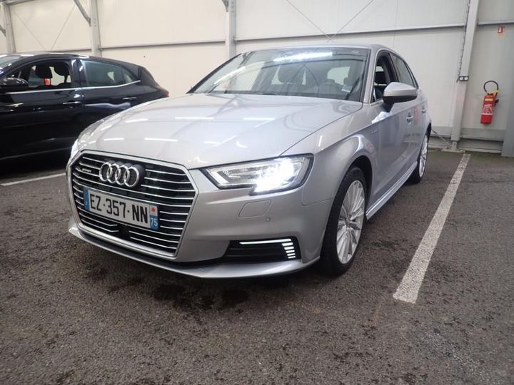 AUDI A3 SPORTBACK 2018 wauzzz8v8ja148505