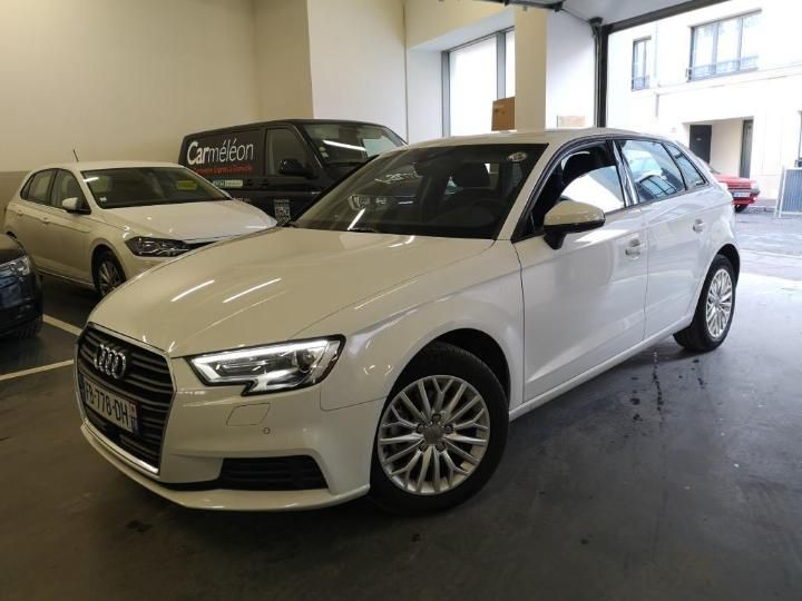 AUDI A3 SPORTBACK 2018 wauzzz8v9ja140476