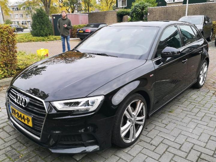 AUDI A3 SPORTBACK 2018 wauzzz8vxja064606